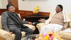 The Chief Minister of Puducherry, V. Narayanasamy mees the Union Minister for Electronics & Information Technology and Law & Justice, Ravi Shankar Prasad. (Photo: PIB) – Tech Observer