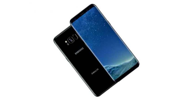 Both the Galaxy S8 and Galaxy S8+ are identical smartphones. But they have different dimensions, battery capacity, and screen size etc. (Photo/Samsung)