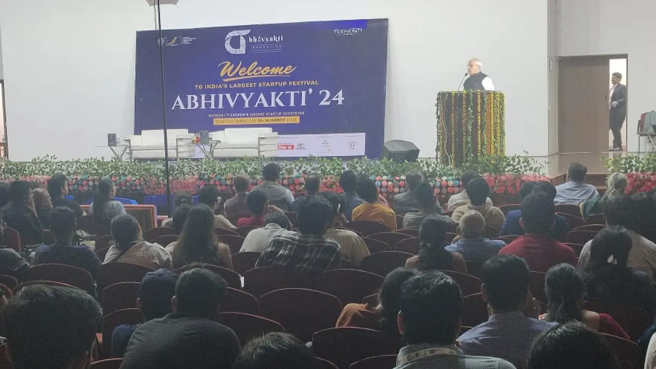 Hcl Co-Founder Ajai Chowdhry Delivering His Address During The Abhivyakti 24 At Iit Kanpur. (Photo/Techobserver)
