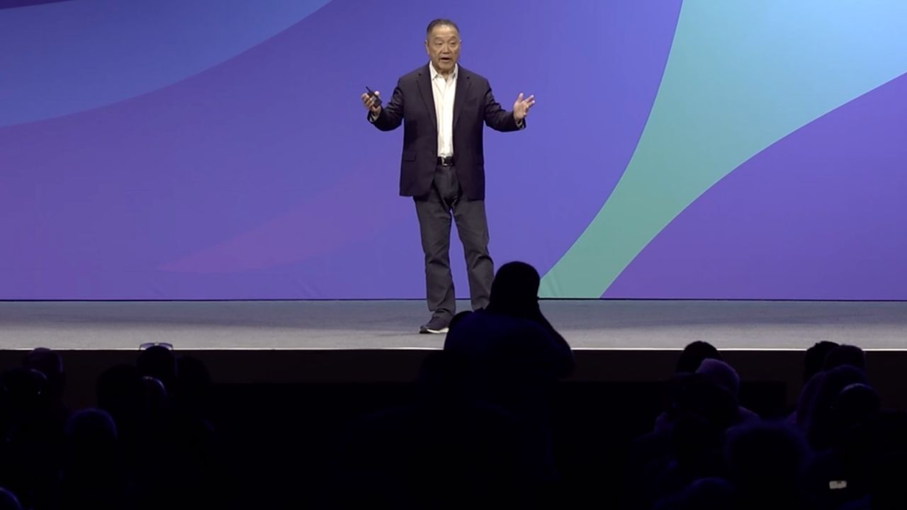 Broadcom CEO Hock Tan says private cloud now outperforms public cloud ...